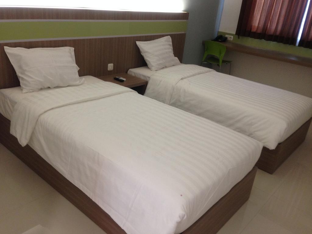 Rumah Cassa Guest House Сурабая Номер фото